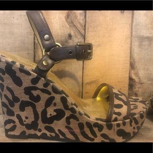 COPY - Guess wedge Loepard  EXCELLENT CONDITION